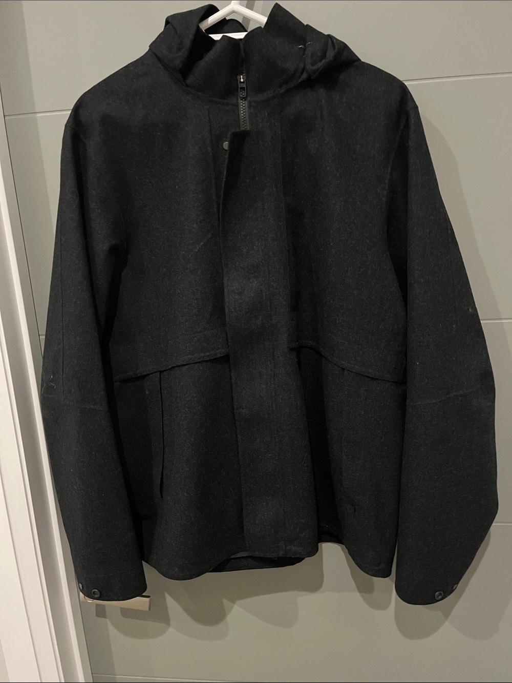 Men’s lululemon athletica Black Hooded Raincoat size XL